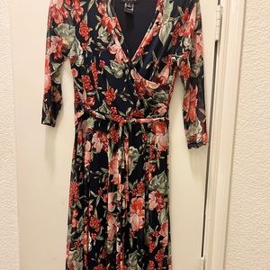 Elegant floral dress with small belt